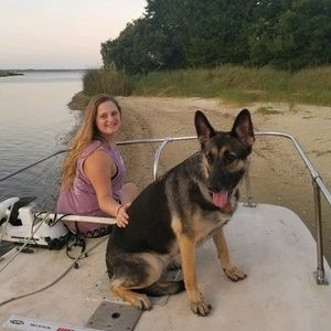 Meet your Posher, Carlie